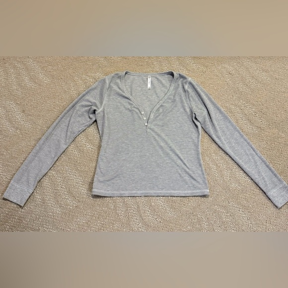 Fabletics Gray Fitted longsleeve top - Picture 1 of 6